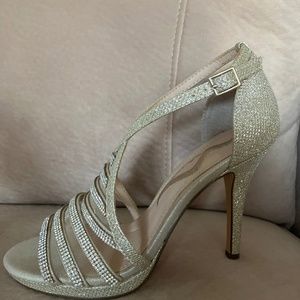 New Nina Heels size 6